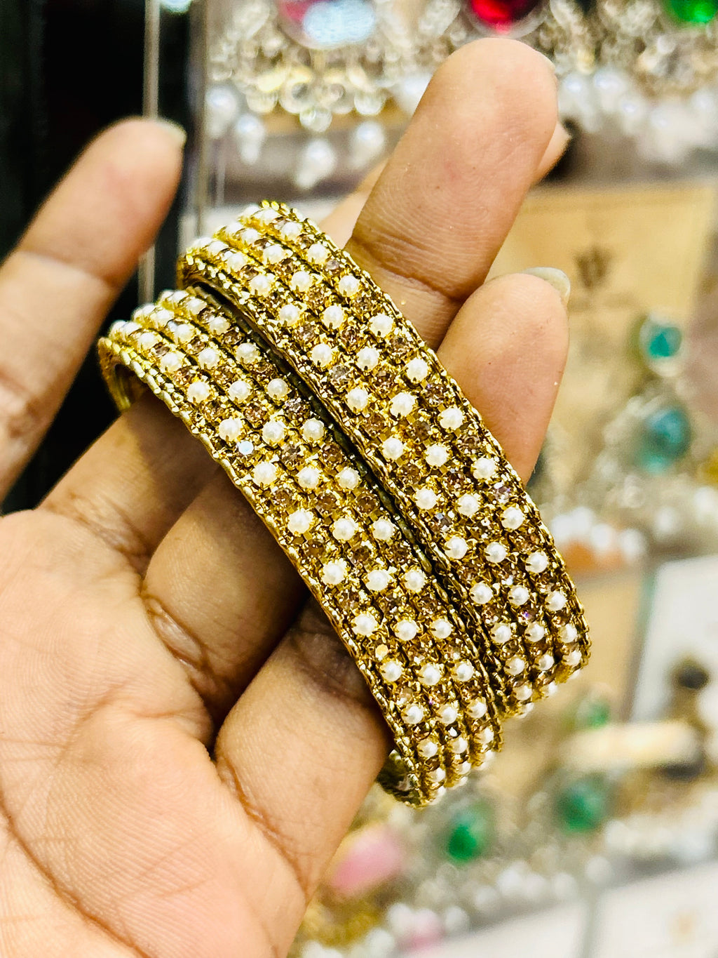 SD003- Gold and white stone