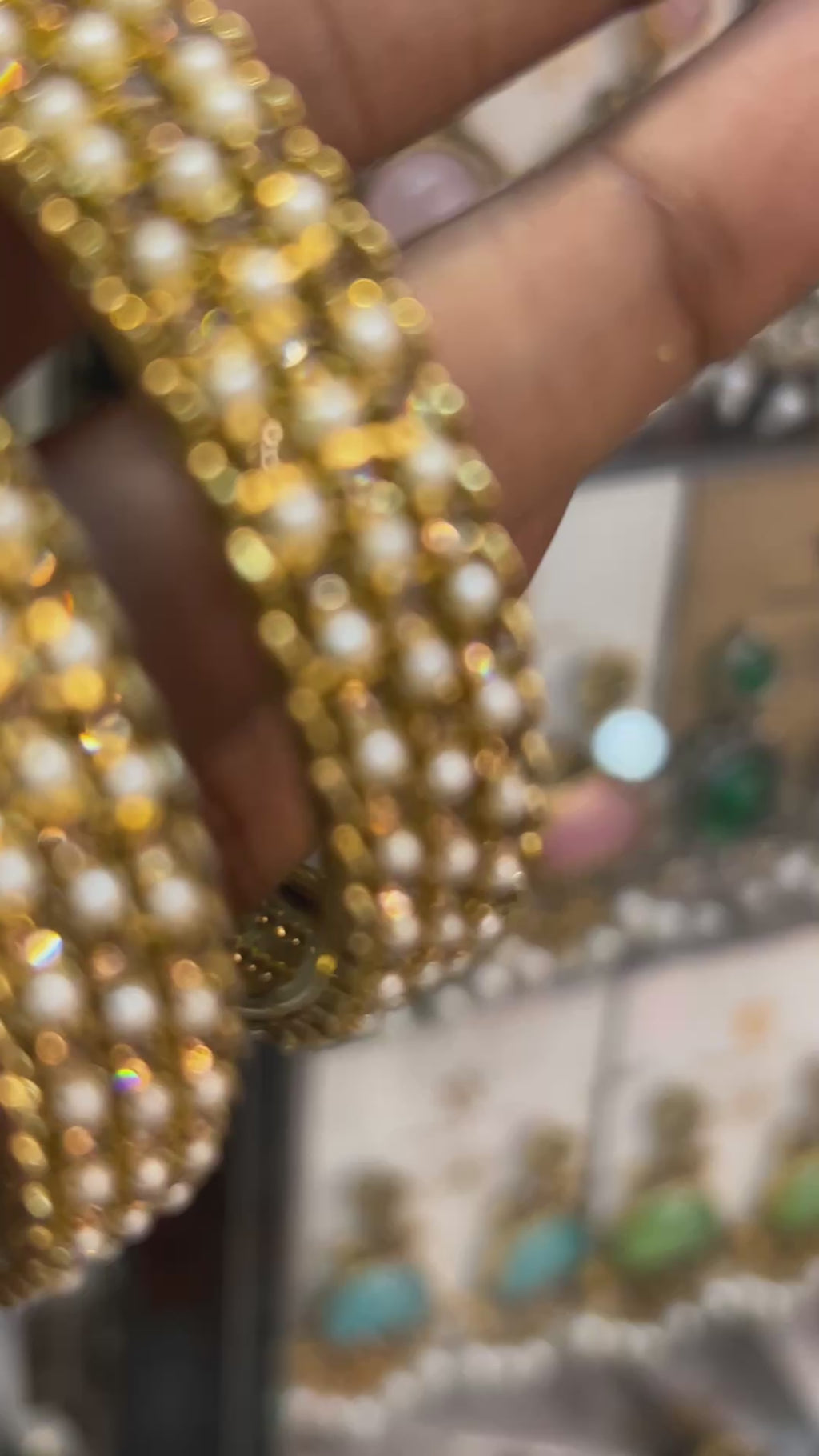 SD003- Gold and white stone